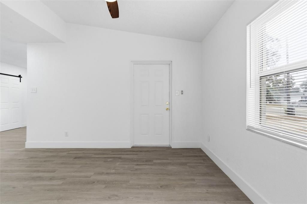 En Venta: $365,000 (4 camas, 2 baños, 1529 Pies cuadrados)