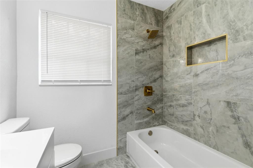 En Venta: $365,000 (4 camas, 2 baños, 1529 Pies cuadrados)