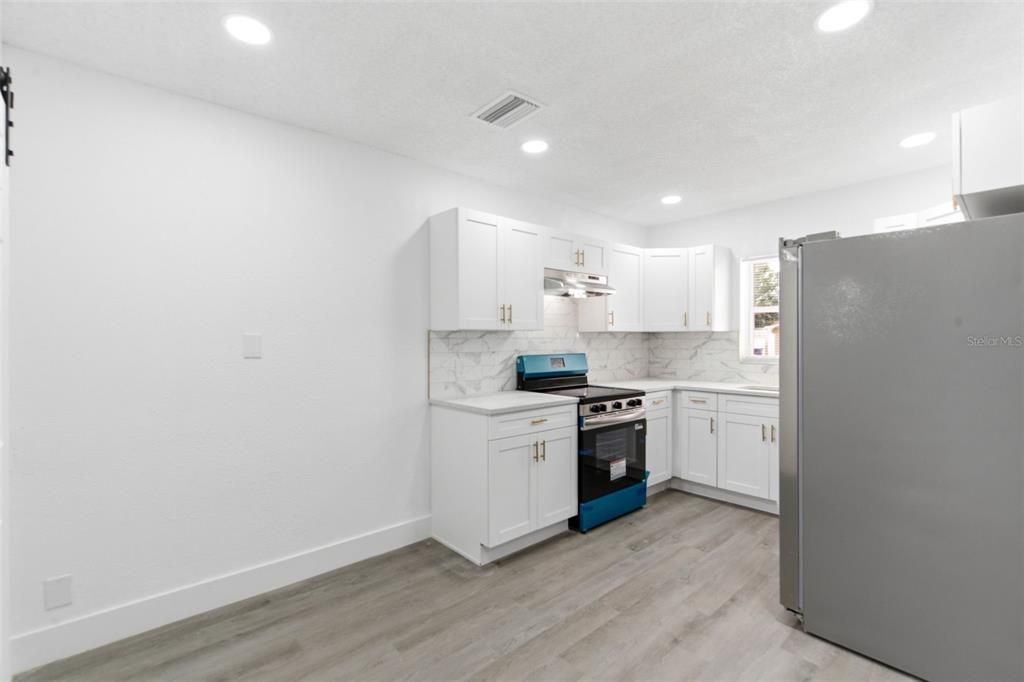 En Venta: $365,000 (4 camas, 2 baños, 1529 Pies cuadrados)