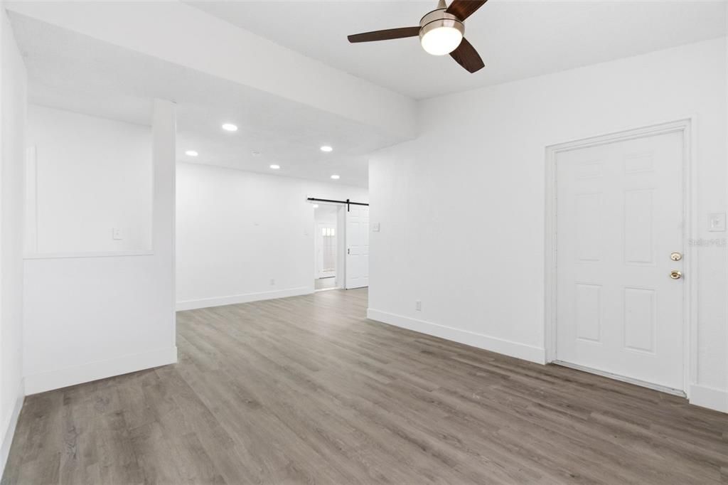 En Venta: $365,000 (4 camas, 2 baños, 1529 Pies cuadrados)