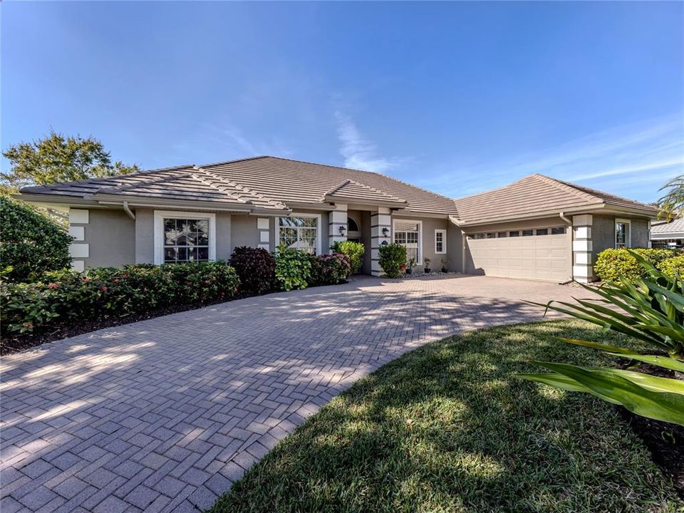 En Venta: $975,000 (3 camas, 3 baños, 2666 Pies cuadrados)