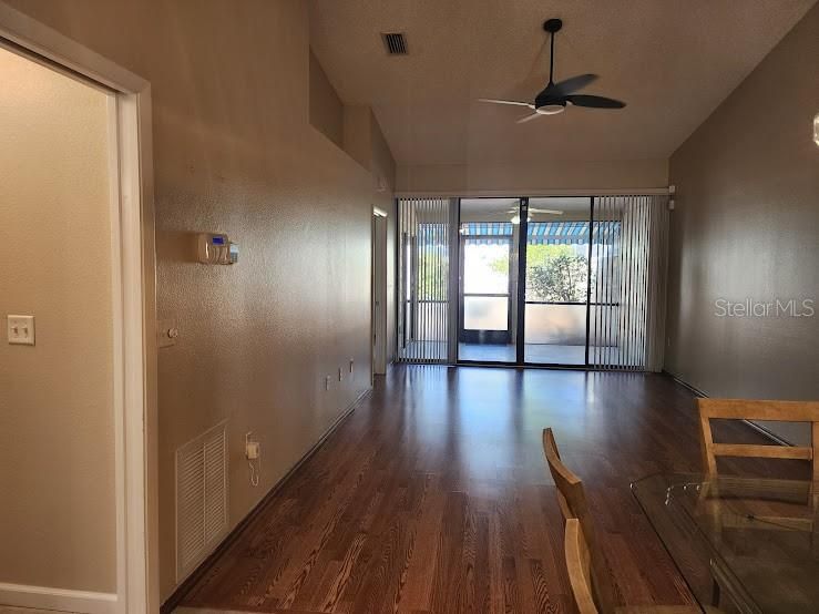 For Sale: $290,000 (2 beds, 2 baths, 1064 Square Feet)