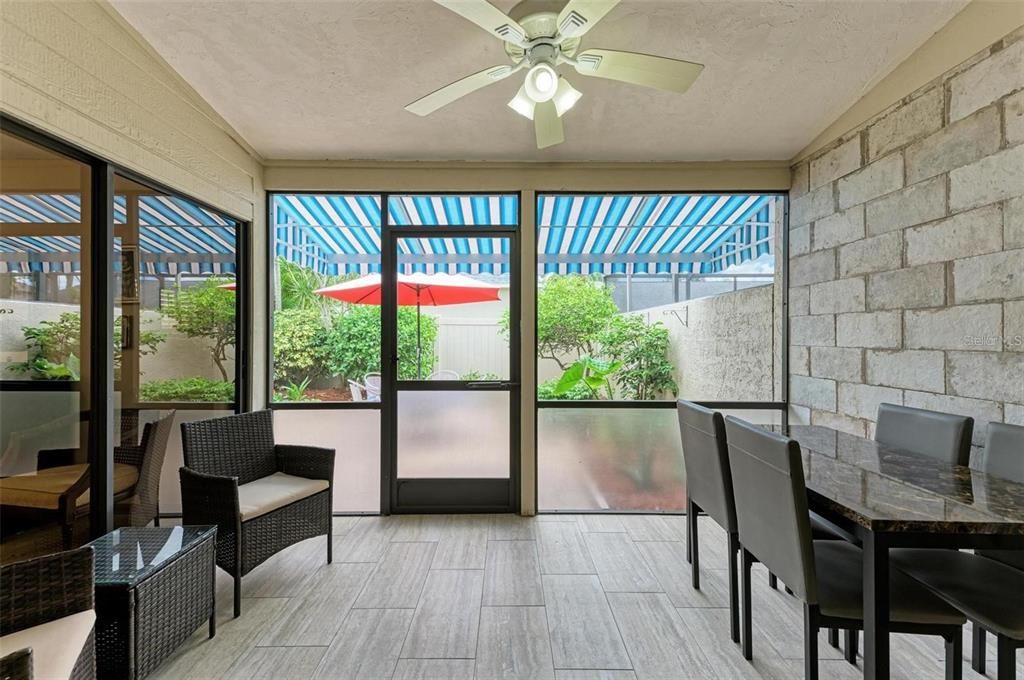 For Sale: $290,000 (2 beds, 2 baths, 1064 Square Feet)