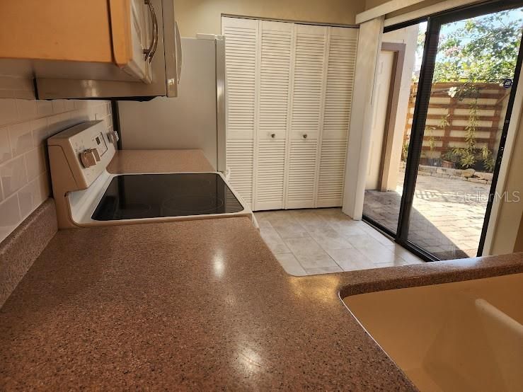 For Sale: $290,000 (2 beds, 2 baths, 1064 Square Feet)