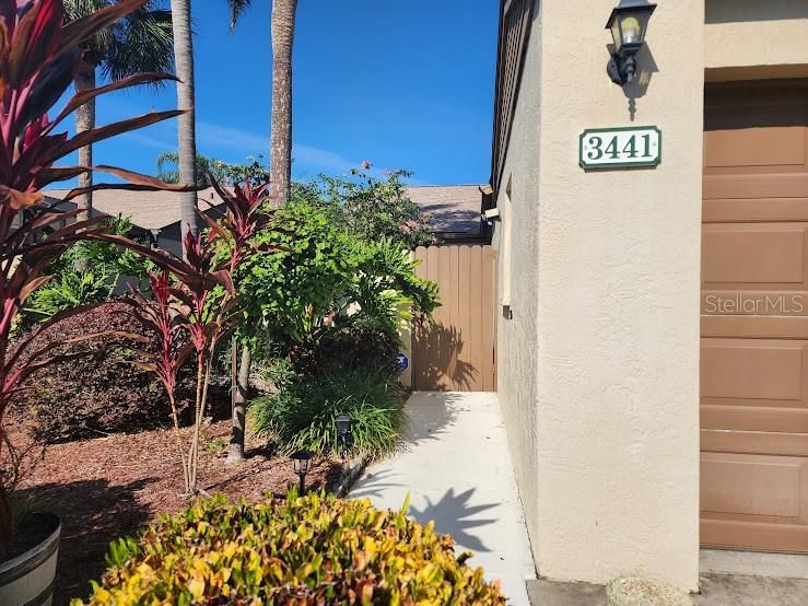 For Sale: $290,000 (2 beds, 2 baths, 1064 Square Feet)