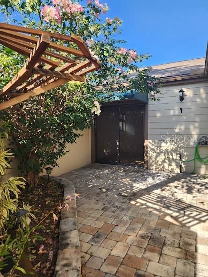 For Sale: $290,000 (2 beds, 2 baths, 1064 Square Feet)