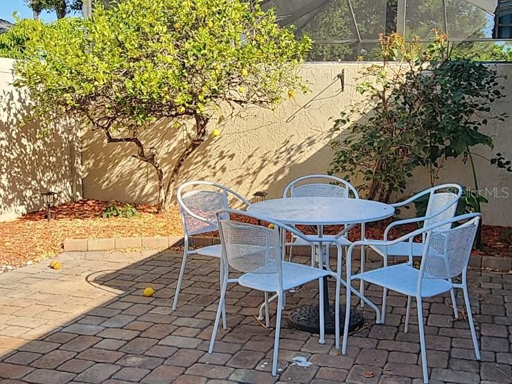 For Sale: $290,000 (2 beds, 2 baths, 1064 Square Feet)