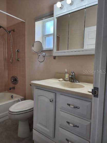 For Sale: $290,000 (2 beds, 2 baths, 1064 Square Feet)