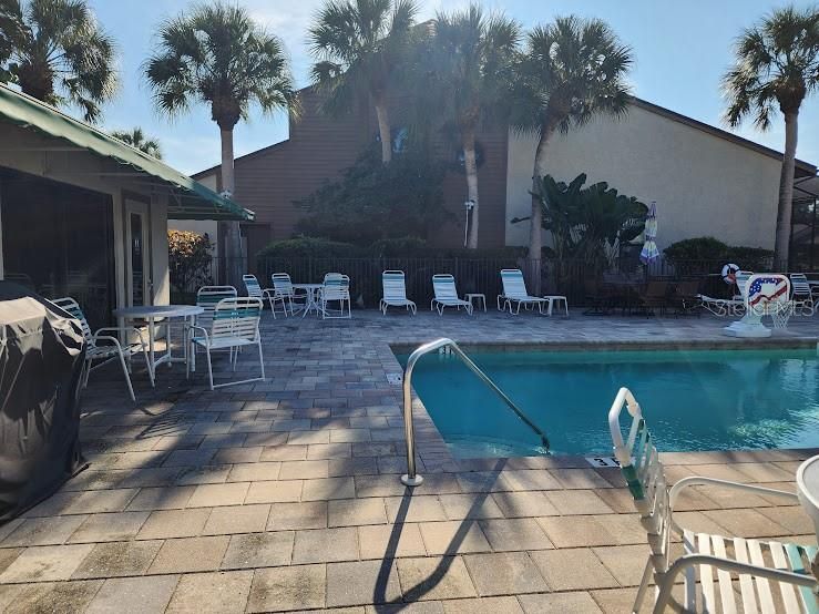 For Sale: $290,000 (2 beds, 2 baths, 1064 Square Feet)