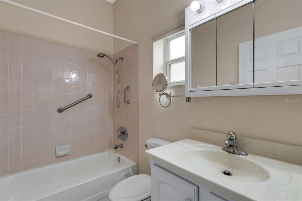 For Sale: $290,000 (2 beds, 2 baths, 1064 Square Feet)