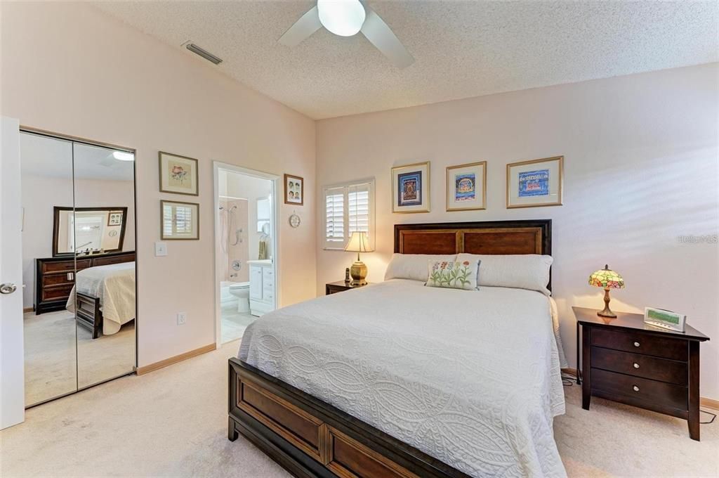 For Sale: $290,000 (2 beds, 2 baths, 1064 Square Feet)