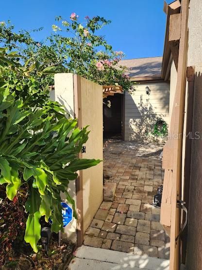 For Sale: $290,000 (2 beds, 2 baths, 1064 Square Feet)