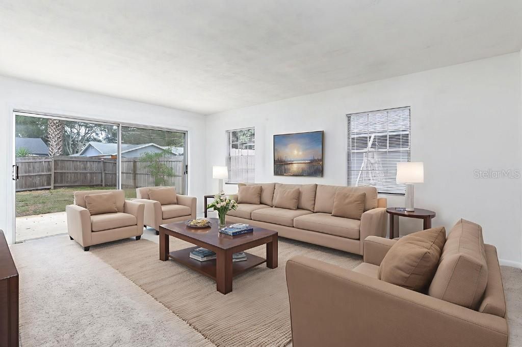 En Venta: $600,000 (4 camas, 2 baños, 1959 Pies cuadrados)