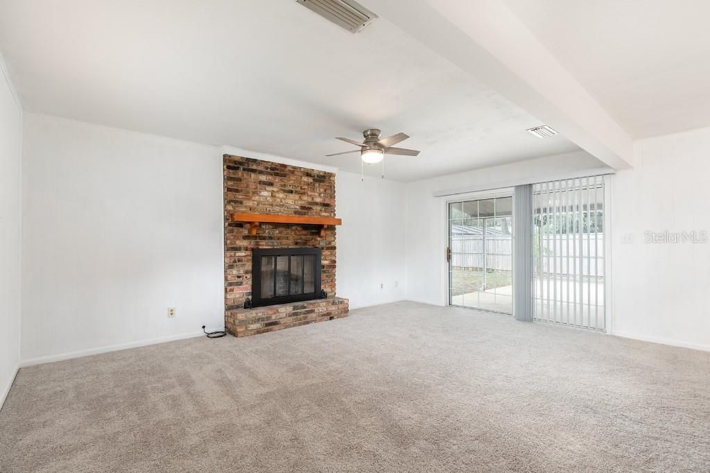 En Venta: $600,000 (4 camas, 2 baños, 1959 Pies cuadrados)