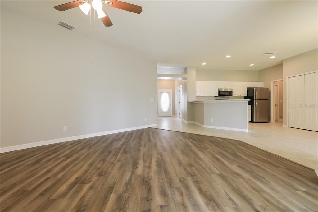 For Rent: $2,125 (3 beds, 2 baths, 1737 Square Feet)