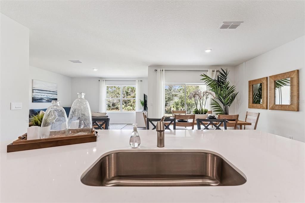 En Venta: $441,990 (4 camas, 2 baños, 1828 Pies cuadrados)