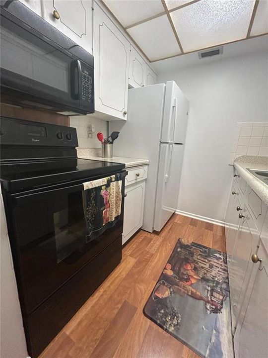 待售: $95,000 (1 贝兹, 1 浴室, 624 平方英尺)