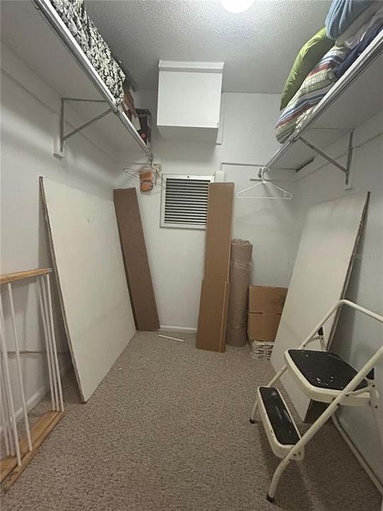 For Sale: $95,000 (1 beds, 1 baths, 624 Square Feet)