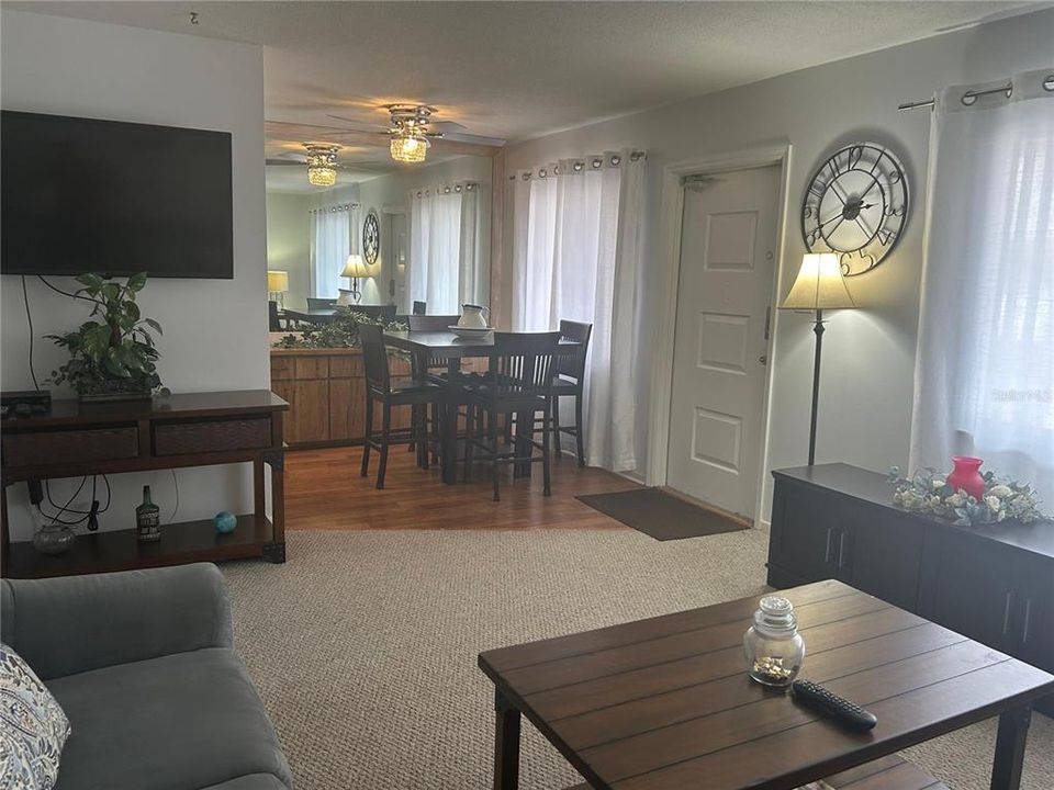 待售: $95,000 (1 贝兹, 1 浴室, 624 平方英尺)