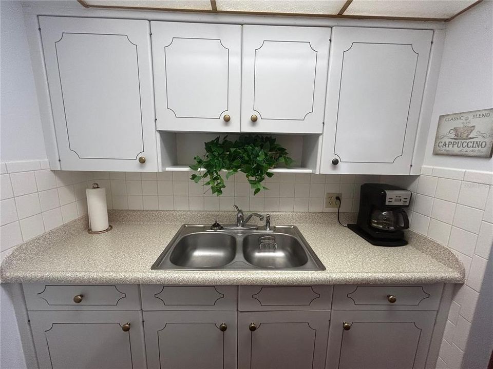 For Sale: $95,000 (1 beds, 1 baths, 624 Square Feet)