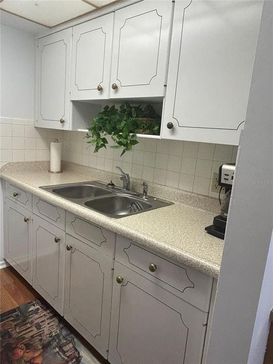 For Sale: $95,000 (1 beds, 1 baths, 624 Square Feet)