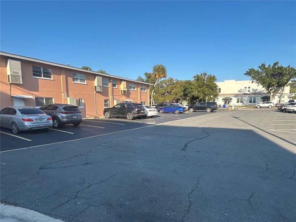 For Sale: $95,000 (1 beds, 1 baths, 624 Square Feet)