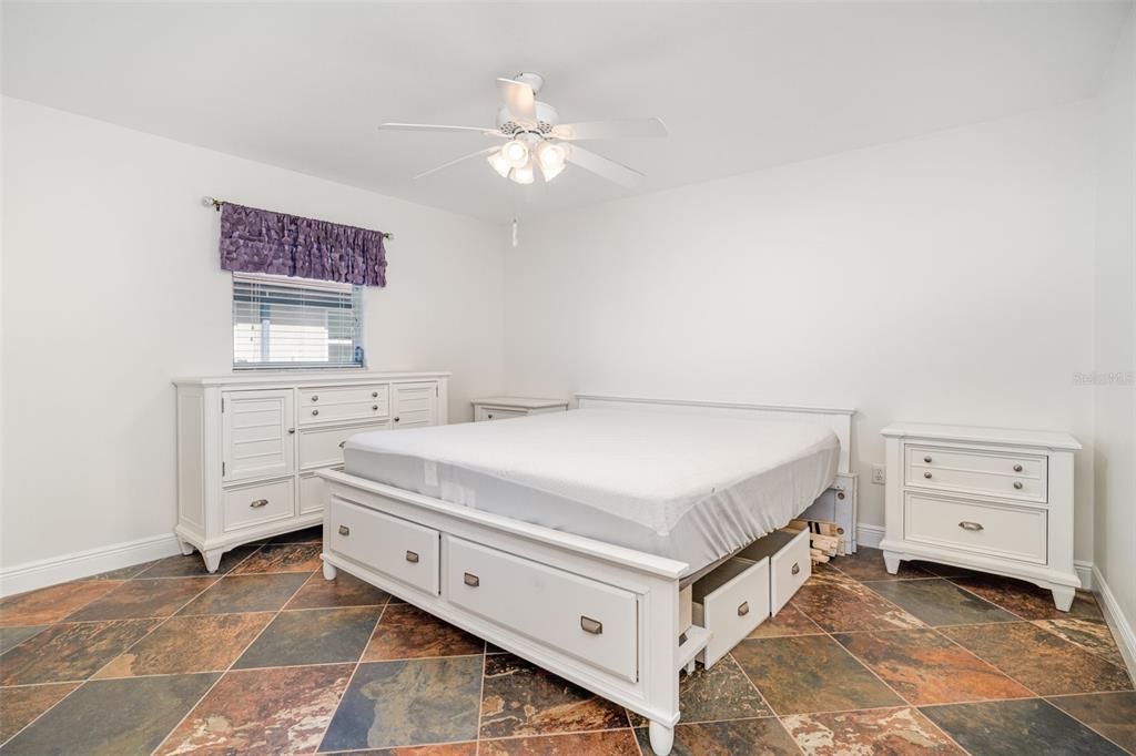 En Venta: $324,500 (3 camas, 2 baños, 1728 Pies cuadrados)