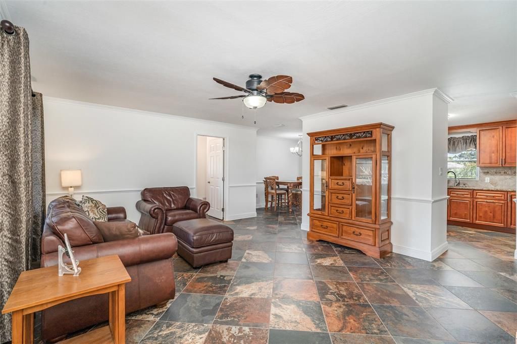 En Venta: $324,500 (3 camas, 2 baños, 1728 Pies cuadrados)