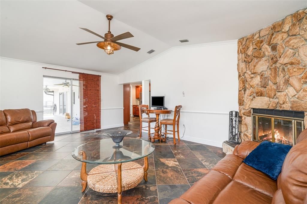 En Venta: $324,500 (3 camas, 2 baños, 1728 Pies cuadrados)