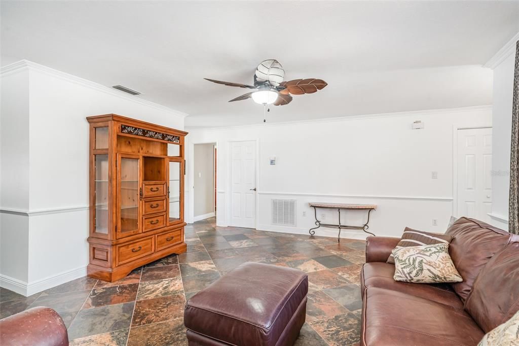 En Venta: $324,500 (3 camas, 2 baños, 1728 Pies cuadrados)