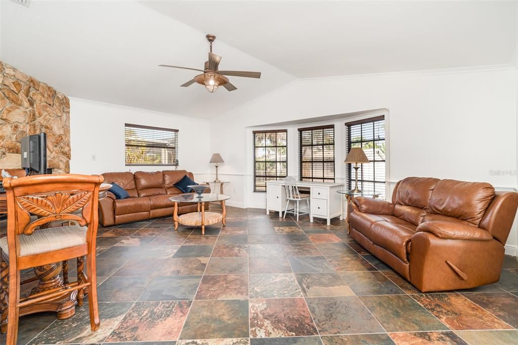 En Venta: $324,500 (3 camas, 2 baños, 1728 Pies cuadrados)