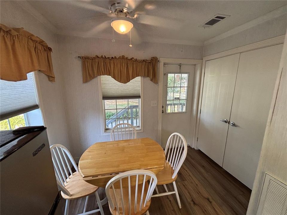 待售: $259,000 (4 贝兹, 3 浴室, 1248 平方英尺)