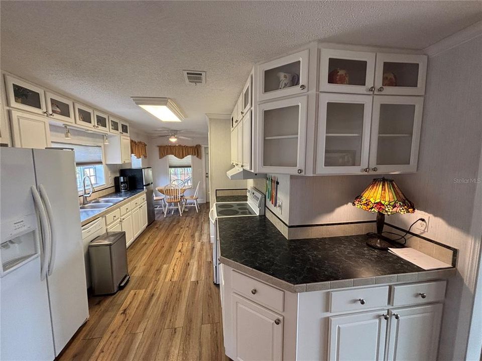 待售: $259,000 (4 贝兹, 3 浴室, 1248 平方英尺)