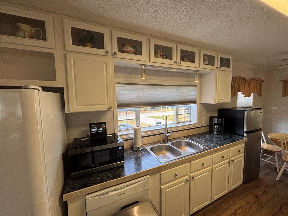 待售: $259,000 (4 贝兹, 3 浴室, 1248 平方英尺)