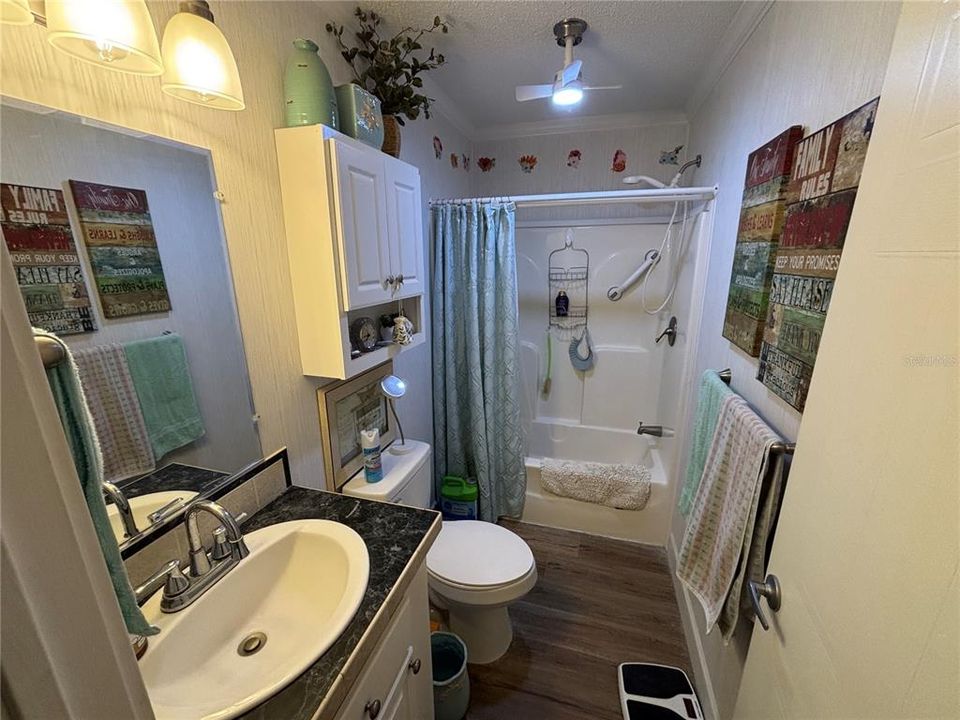 待售: $259,000 (4 贝兹, 3 浴室, 1248 平方英尺)