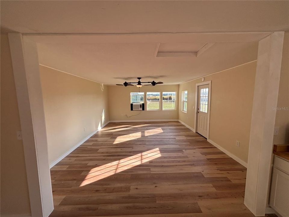 待售: $259,000 (4 贝兹, 3 浴室, 1248 平方英尺)