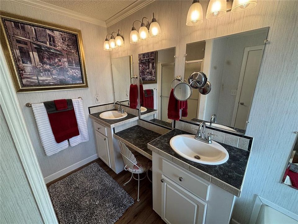 待售: $259,000 (4 贝兹, 3 浴室, 1248 平方英尺)