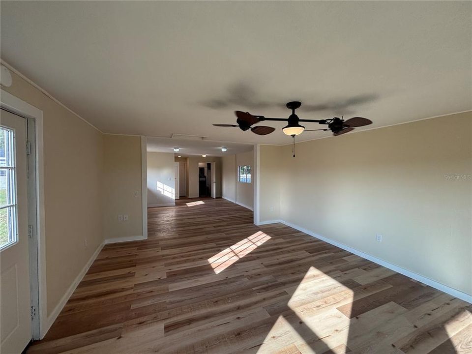 待售: $259,000 (4 贝兹, 3 浴室, 1248 平方英尺)