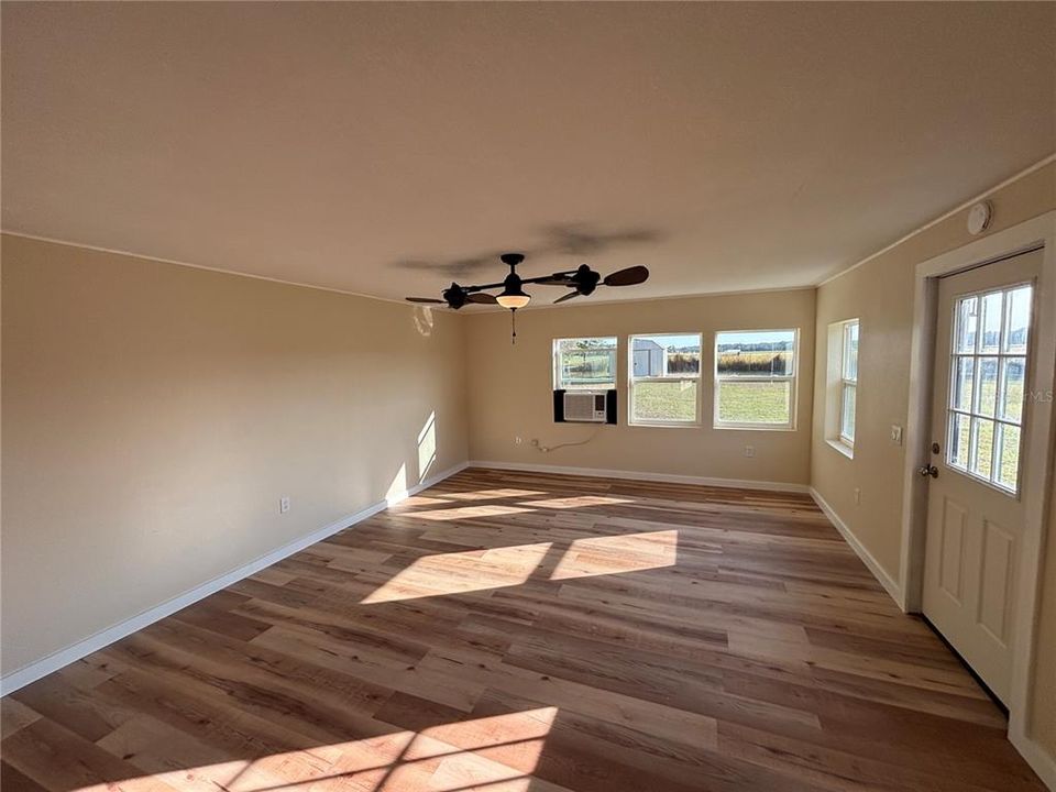 待售: $259,000 (4 贝兹, 3 浴室, 1248 平方英尺)