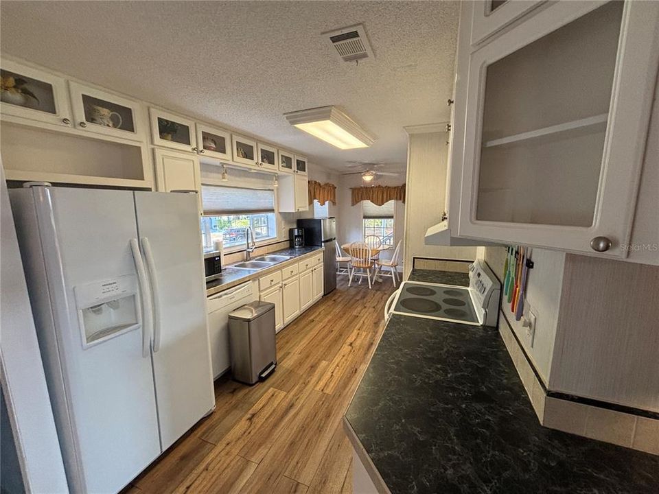 待售: $259,000 (4 贝兹, 3 浴室, 1248 平方英尺)