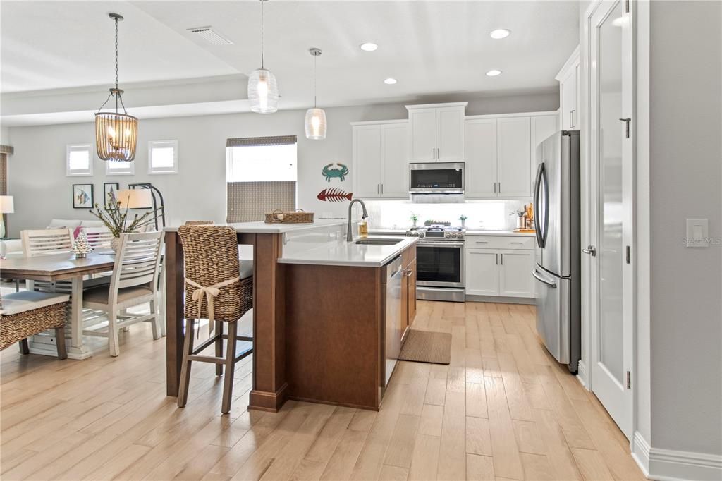 На продажу: $438,900 (2 спален, 2 ванн, 1634 Квадратных фут)