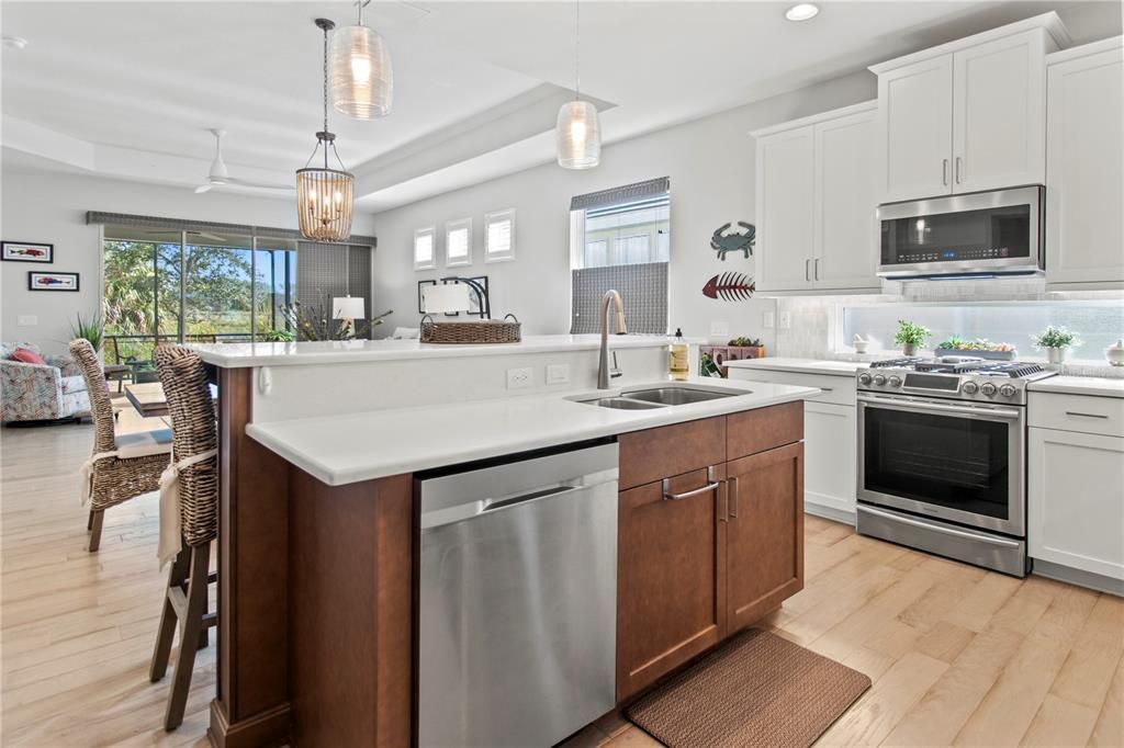 На продажу: $438,900 (2 спален, 2 ванн, 1634 Квадратных фут)