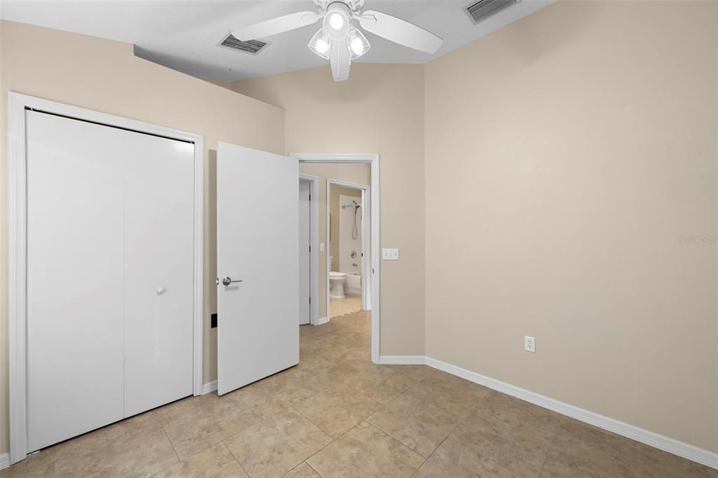 For Sale: $399,900 (3 beds, 2 baths, 1394 Square Feet)