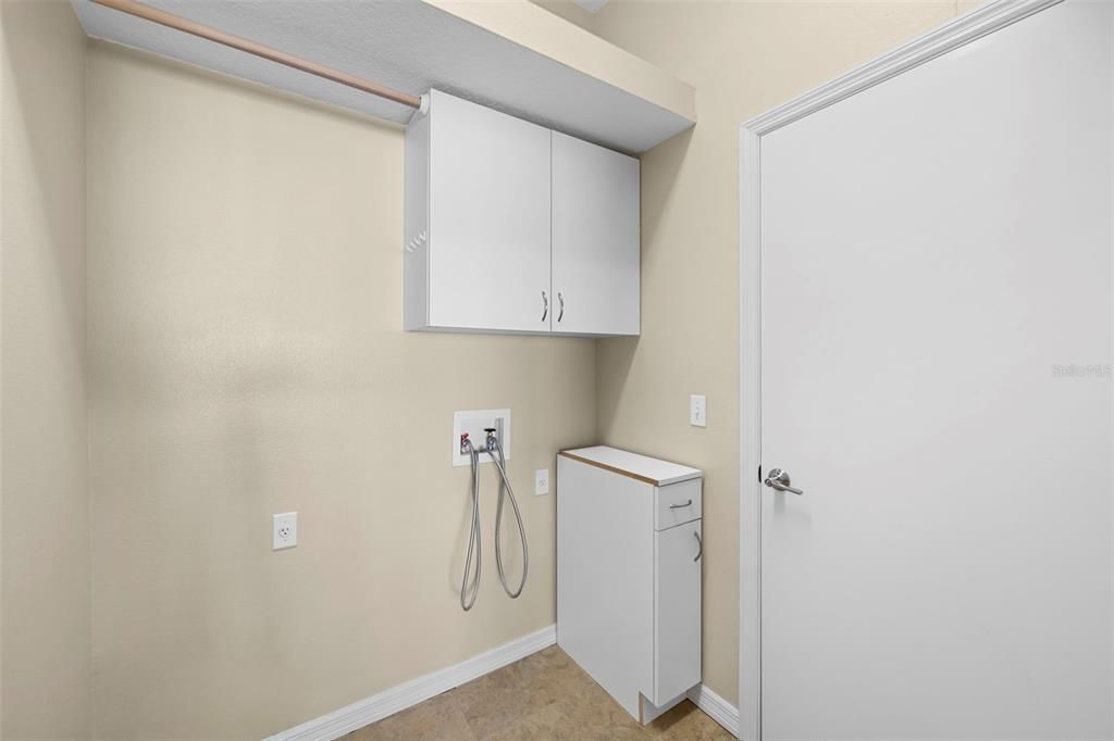 For Sale: $399,900 (3 beds, 2 baths, 1394 Square Feet)