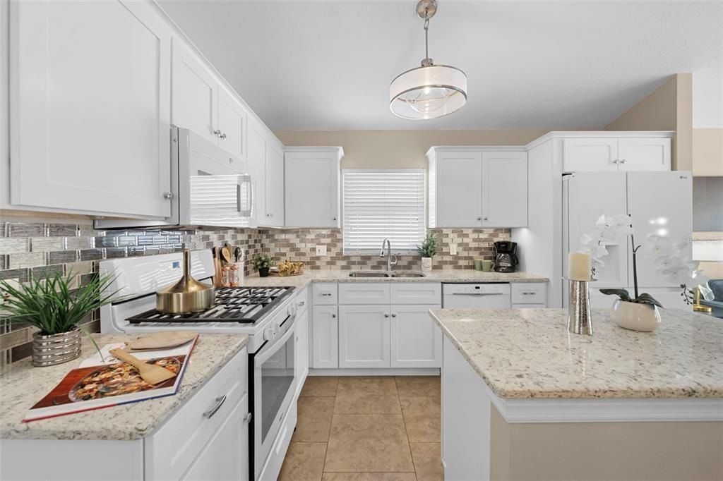 For Sale: $399,900 (3 beds, 2 baths, 1394 Square Feet)