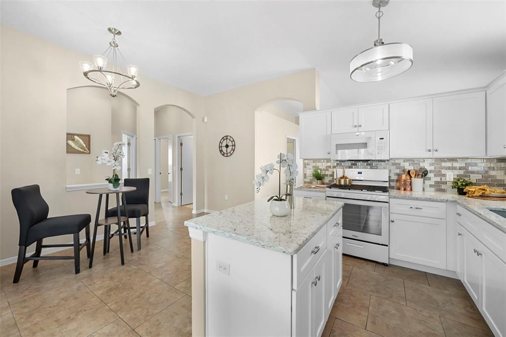 For Sale: $399,900 (3 beds, 2 baths, 1394 Square Feet)