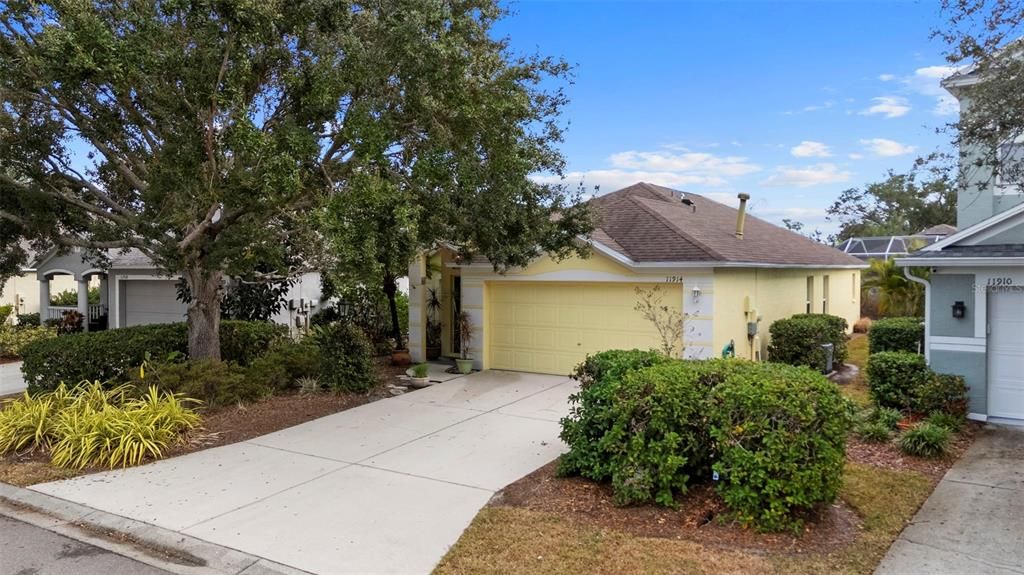 For Sale: $399,900 (3 beds, 2 baths, 1394 Square Feet)