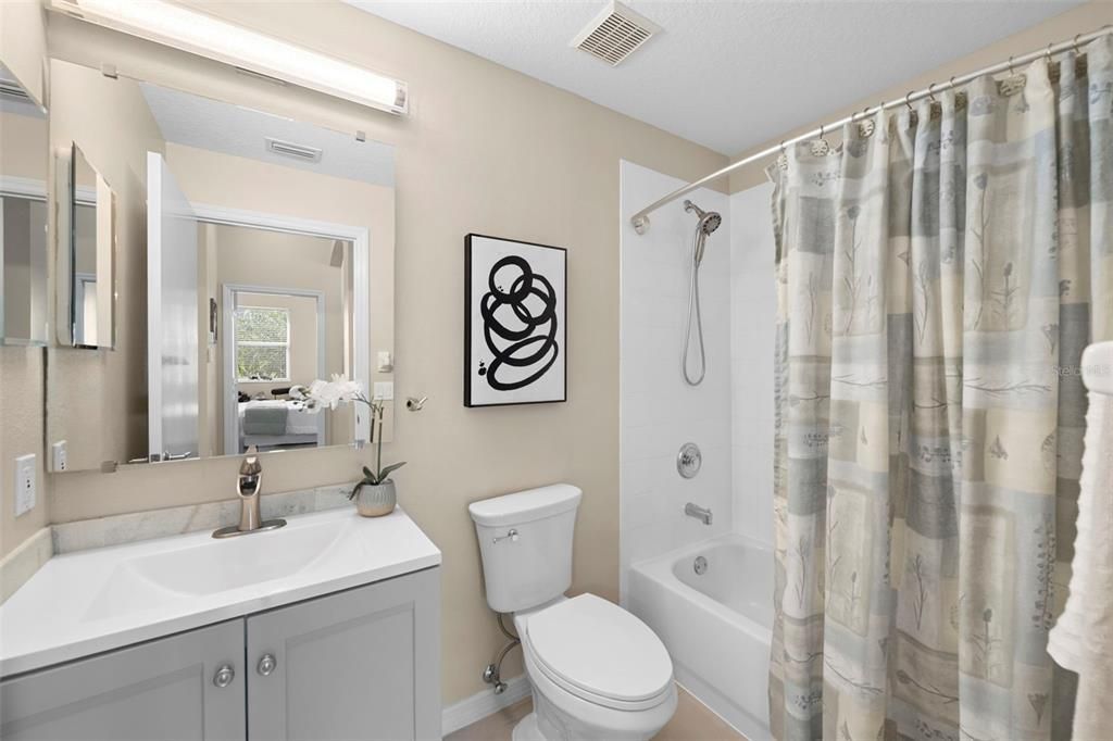 For Sale: $399,900 (3 beds, 2 baths, 1394 Square Feet)