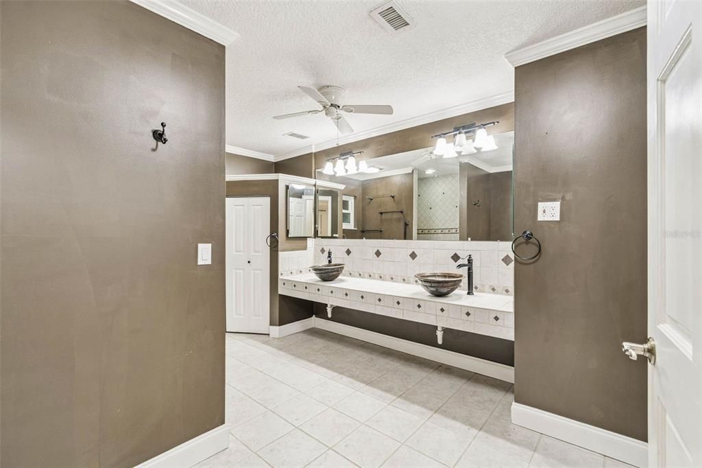 For Sale: $867,000 (3 beds, 3 baths, 3187 Square Feet)