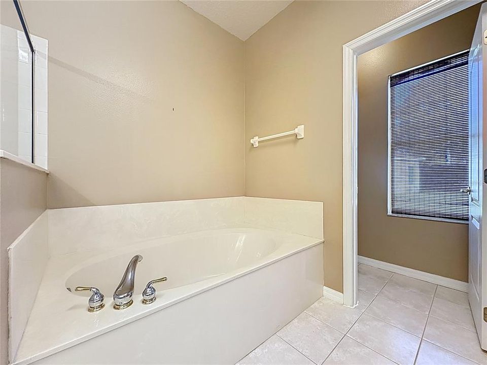 For Sale: $425,000 (2 beds, 2 baths, 1930 Square Feet)